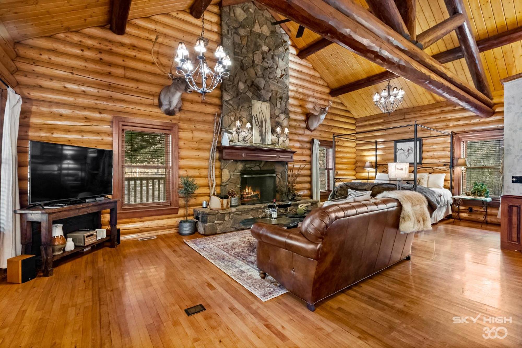 Cinnamon Valley Eureka Springs Room photo