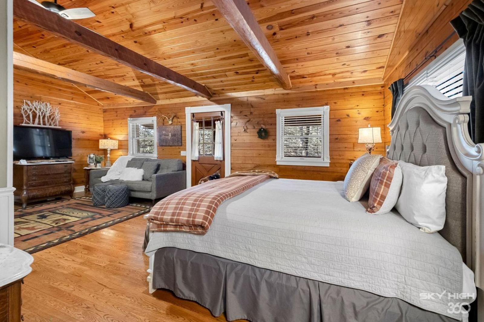 Cinnamon Valley Eureka Springs Room photo