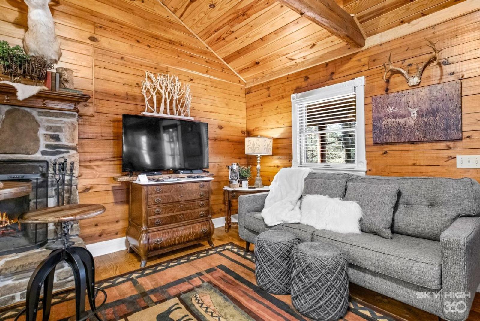 Cinnamon Valley Eureka Springs Room photo
