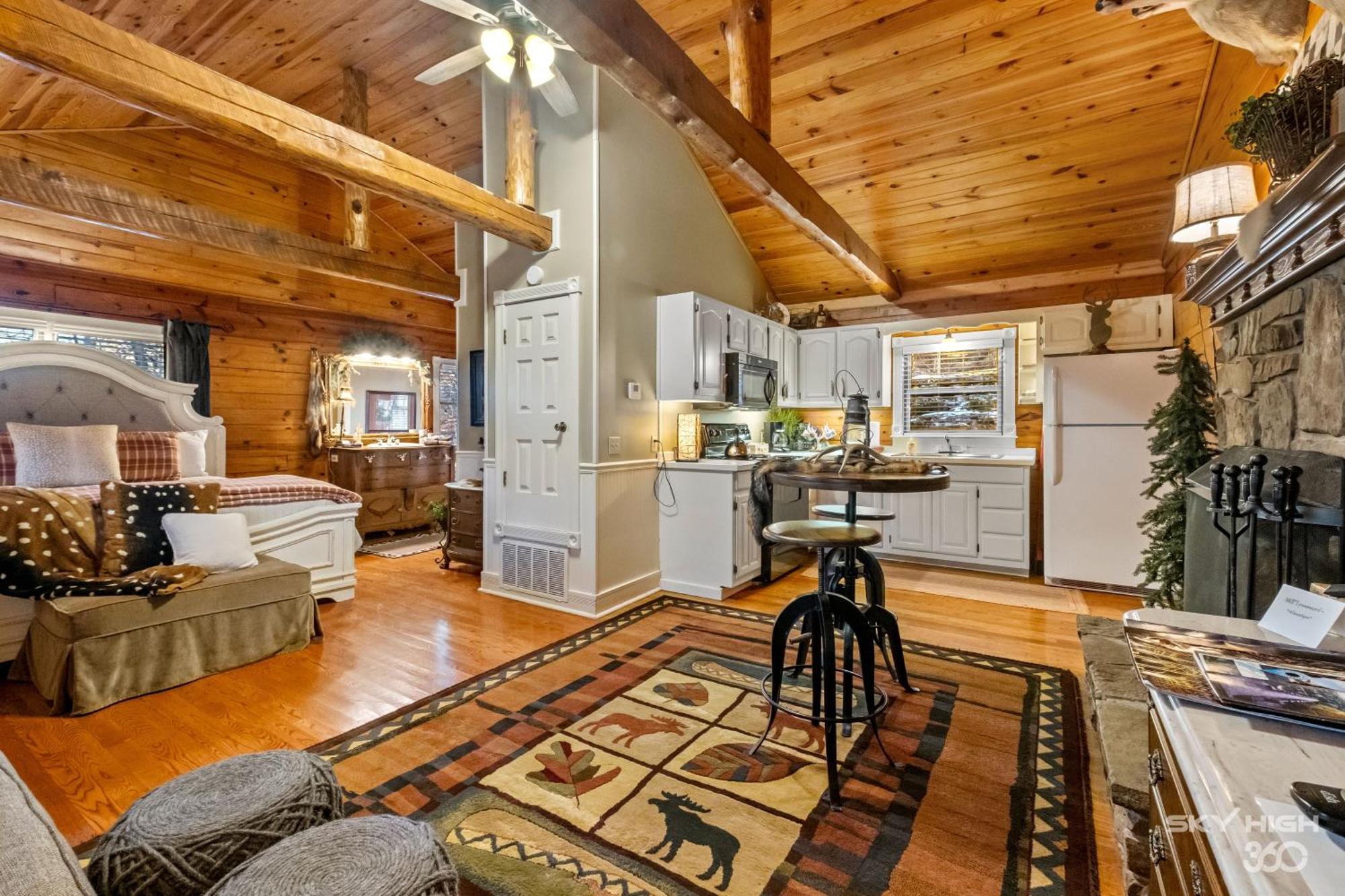 Cinnamon Valley Eureka Springs Room photo